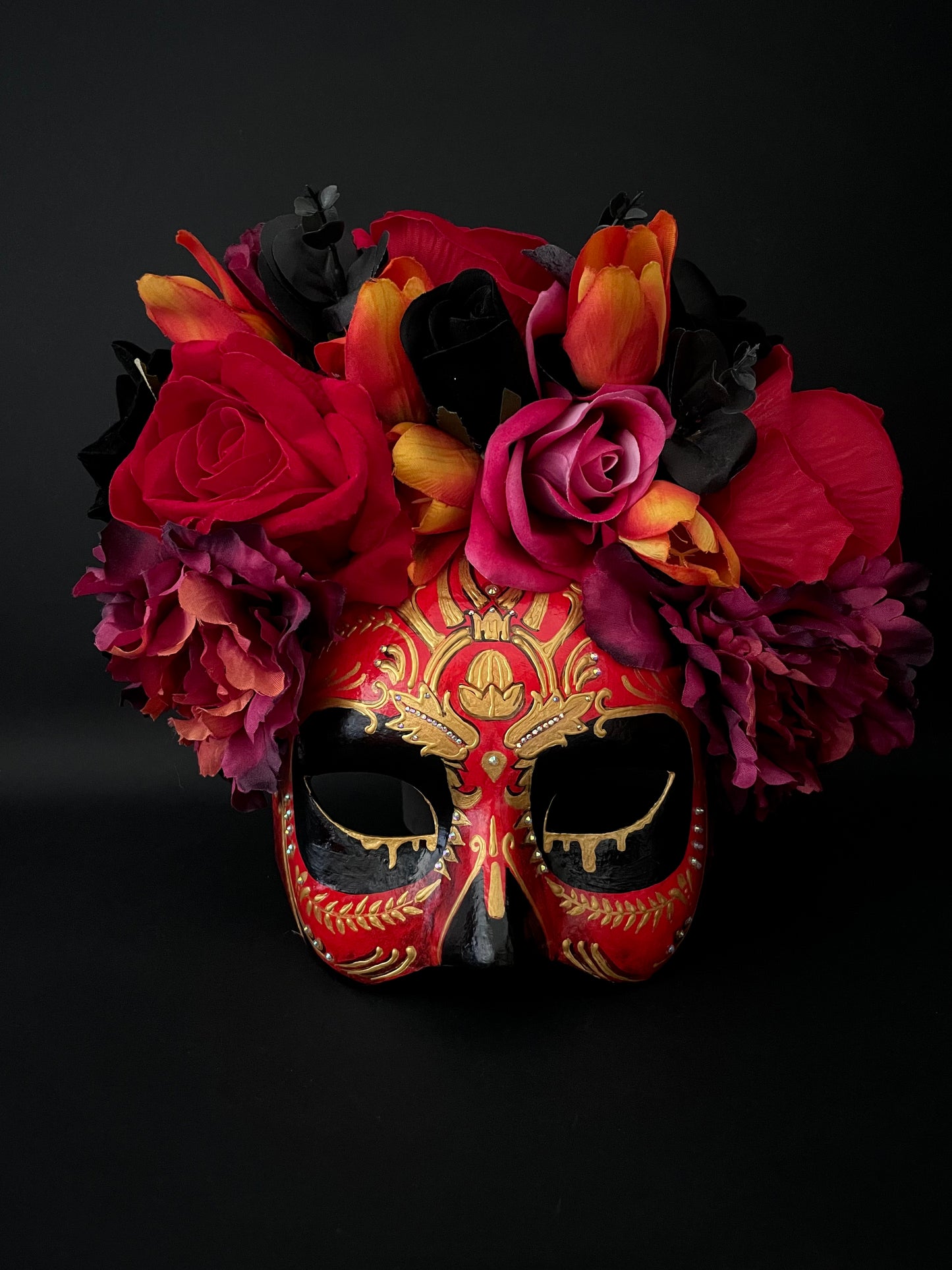 Red couple’s masks. Day of the dead couple