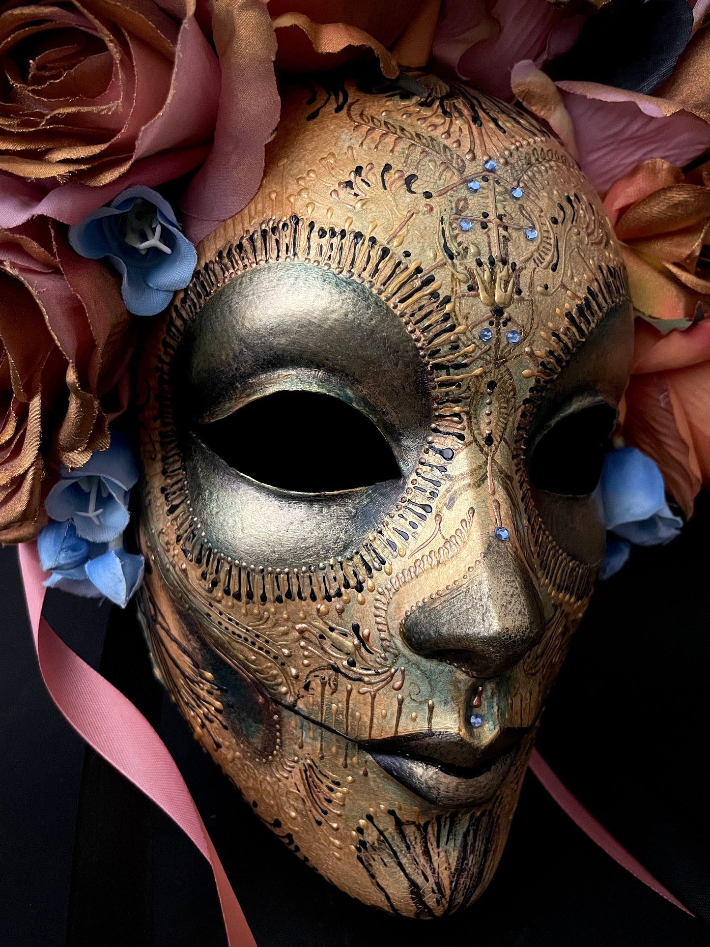 Gold Catrina with roses