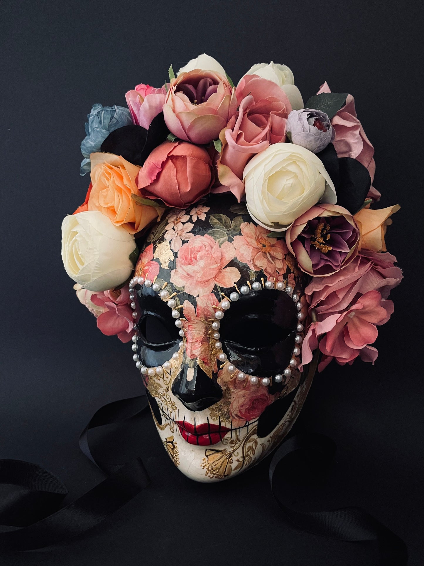 Catrina mask with pink roses