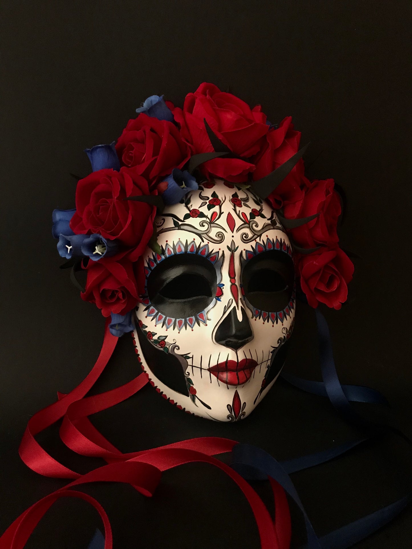 Catrina with red roses and blue flowers