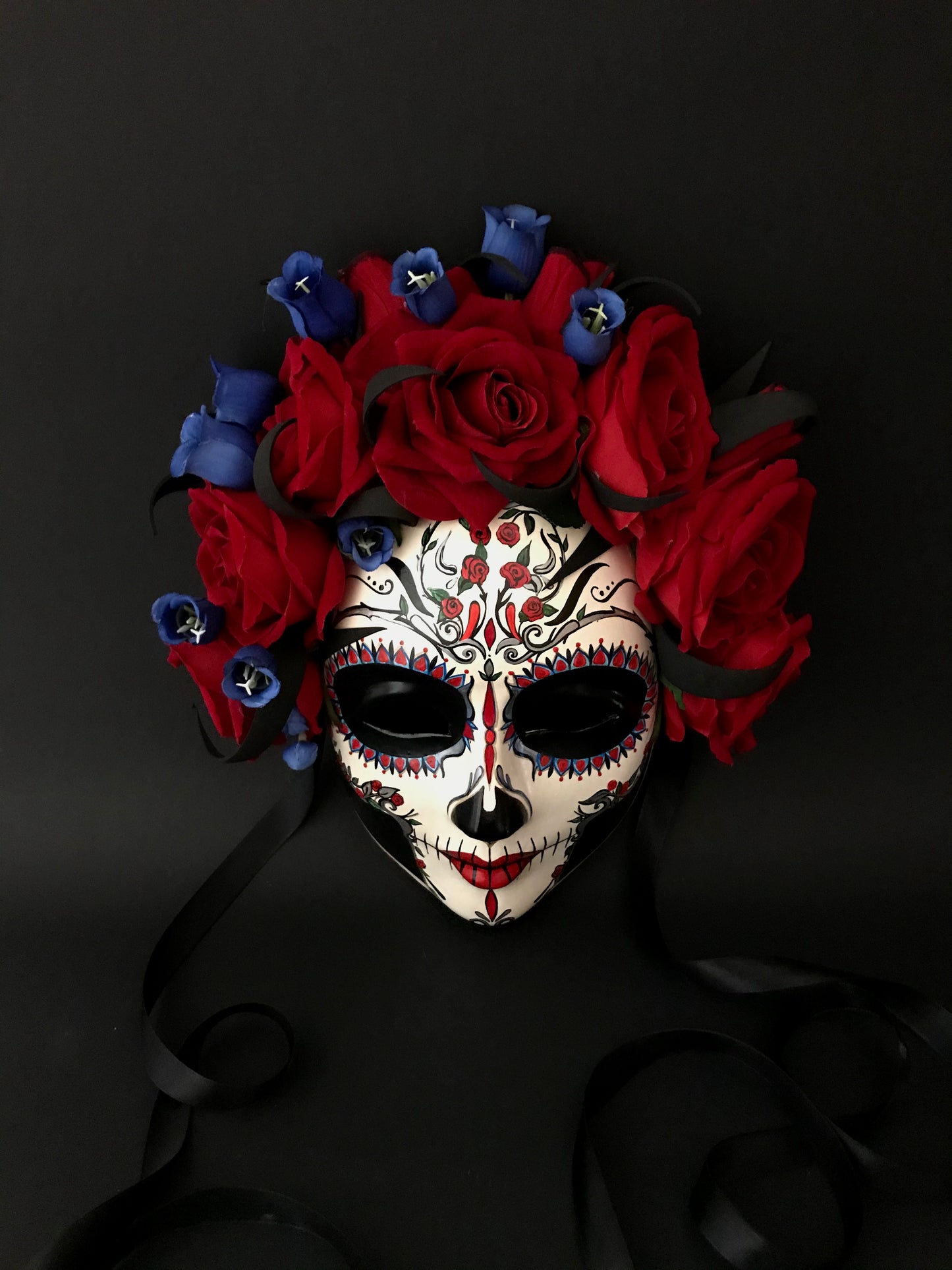 Catrina with red roses and blue flowers