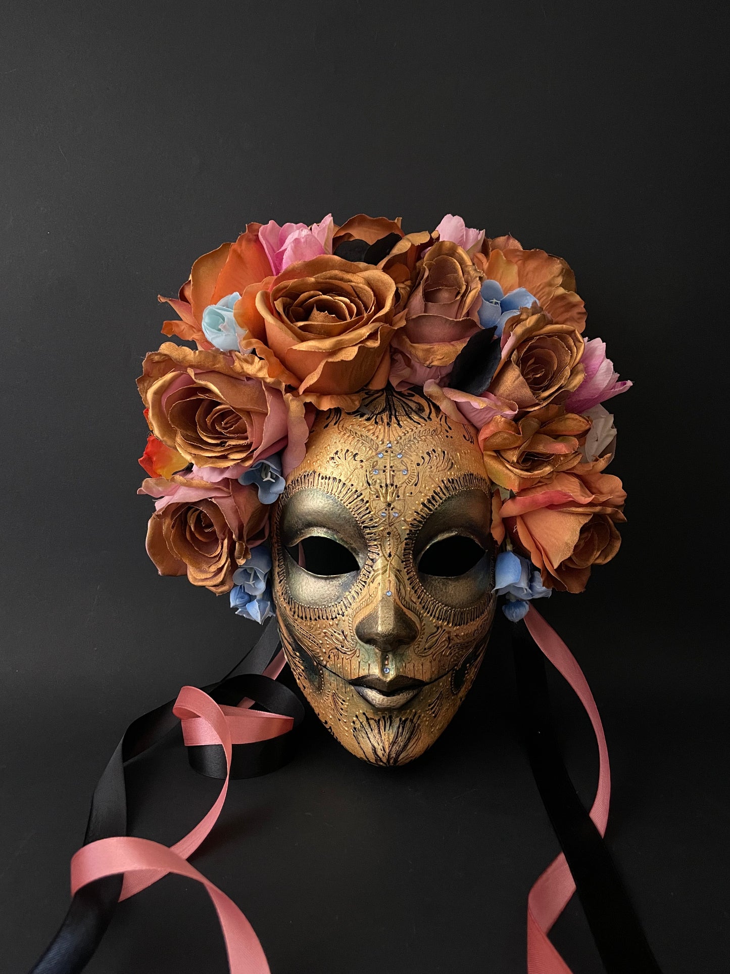 Gold Catrina with roses