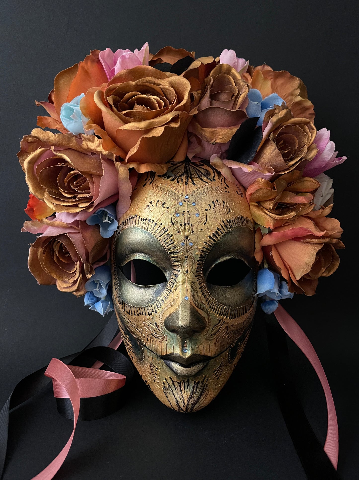 Gold Catrina with roses