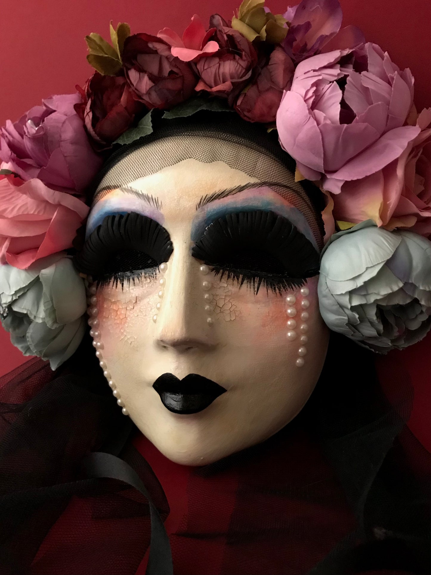 Flapper mask with flowers