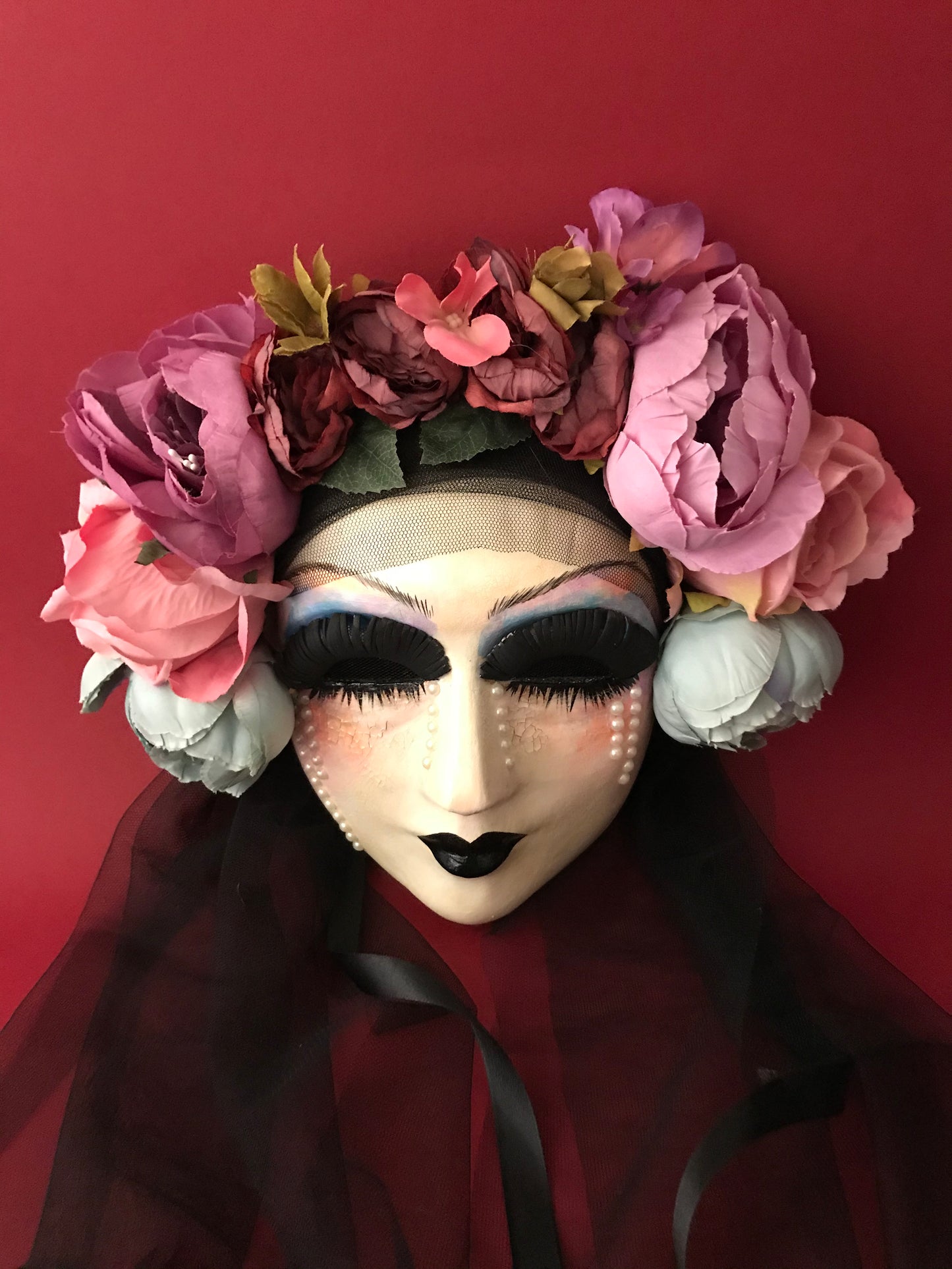 Flapper mask with flowers