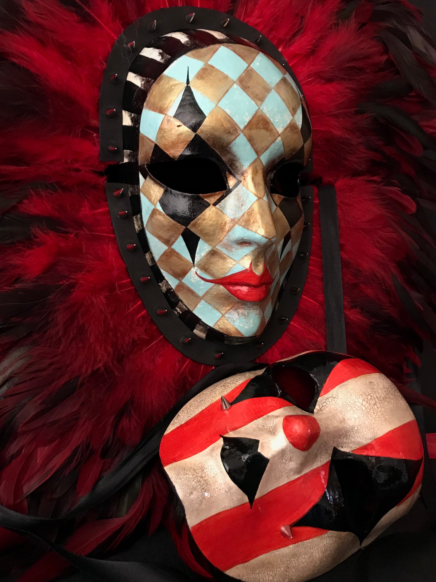 Double mask with feathers