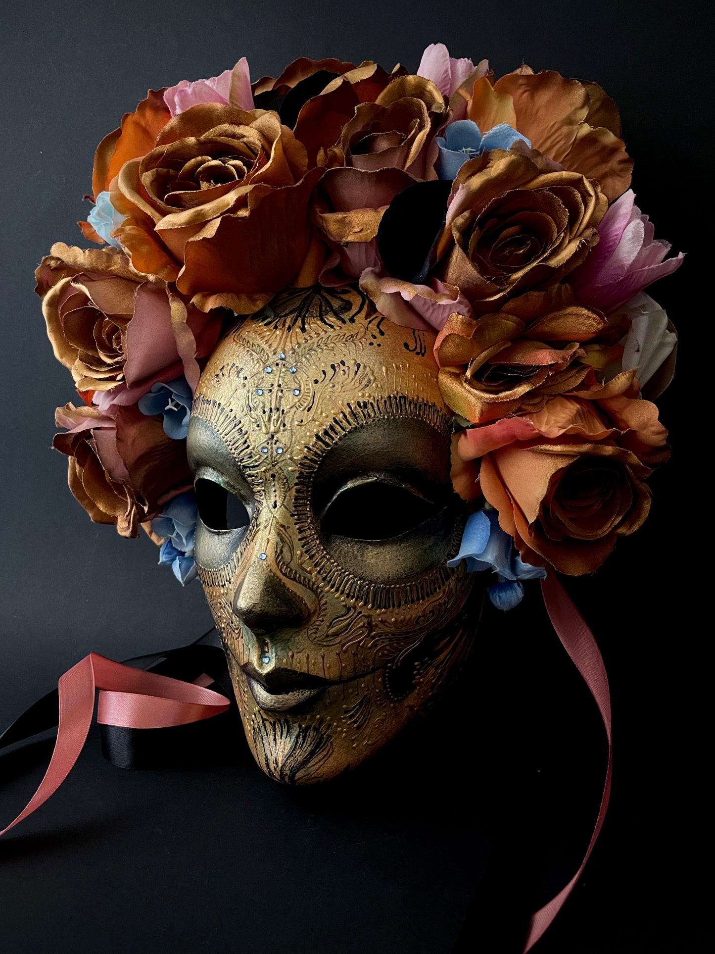 Gold Catrina with roses