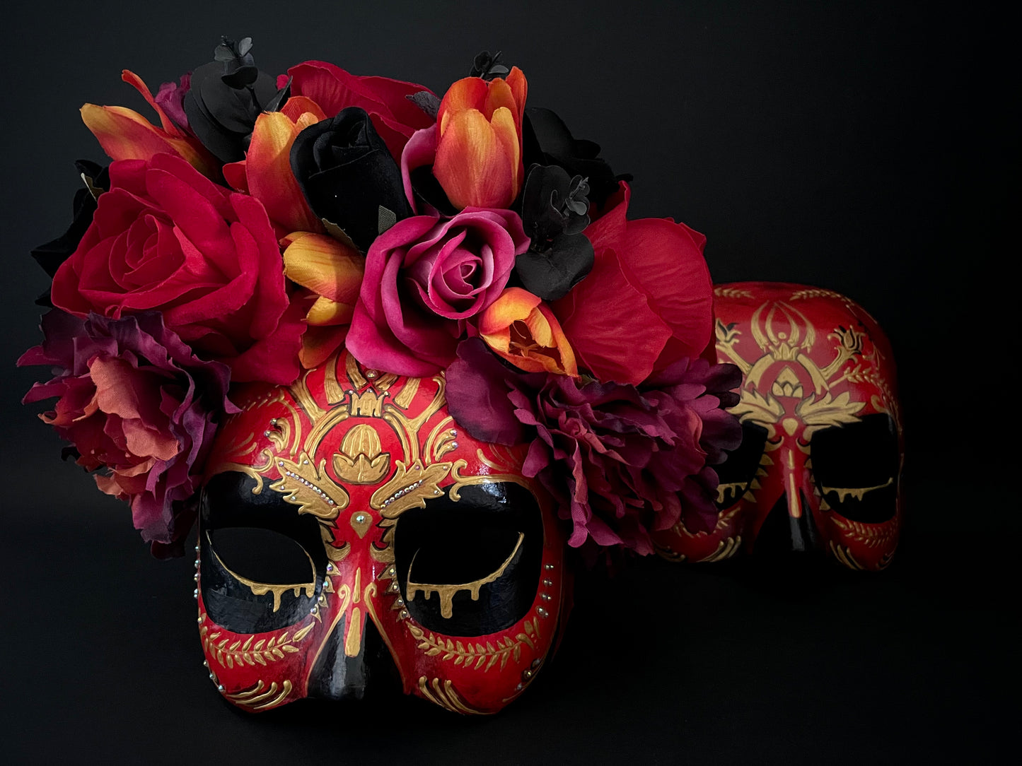 Red couple’s masks. Day of the dead couple