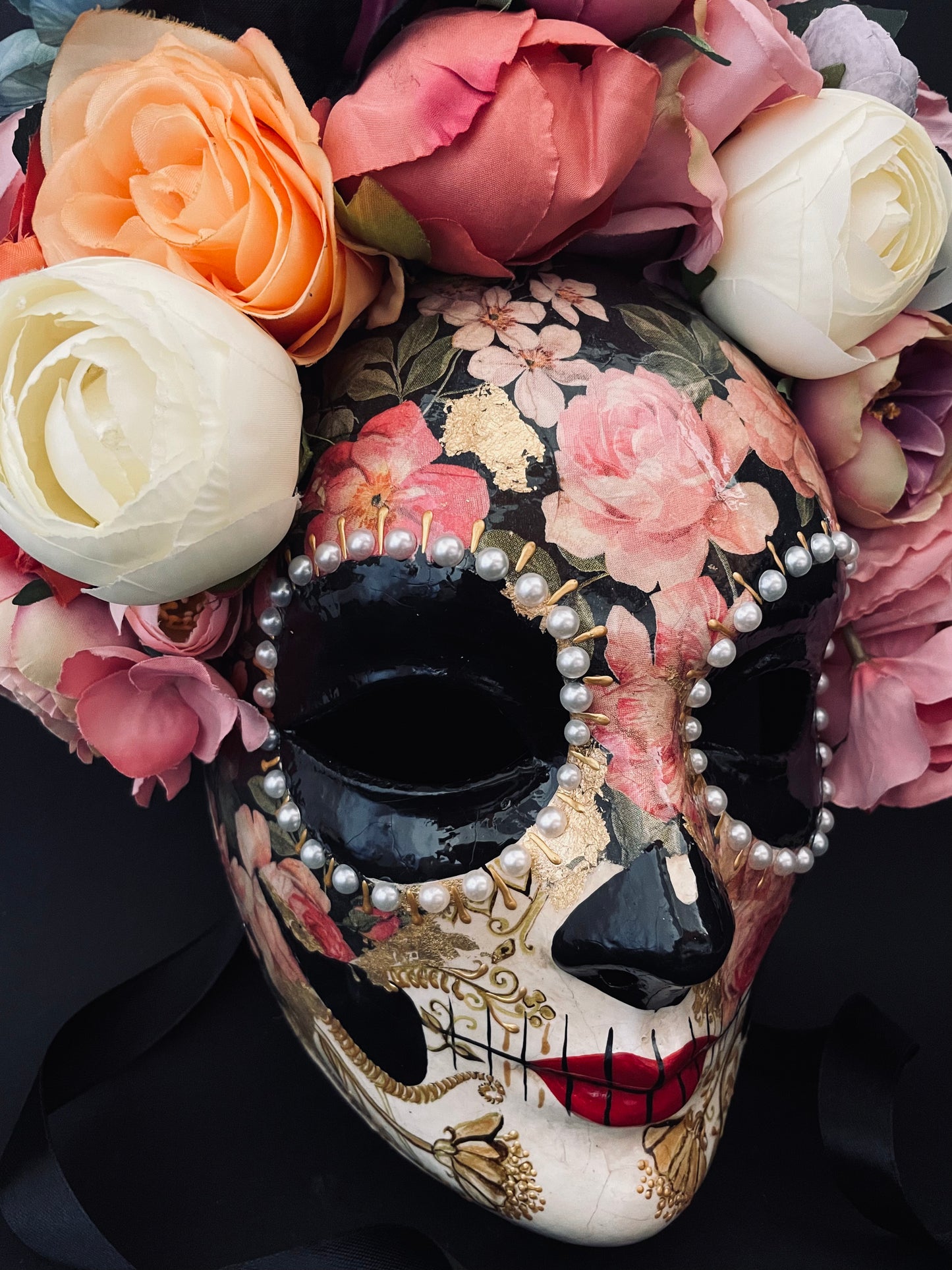 Catrina mask with pink roses